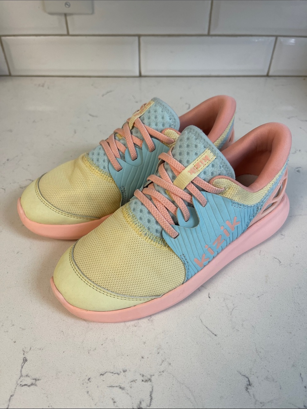 KIZIK ANAHEIM HANDS FREE SNEAKERS Size 3